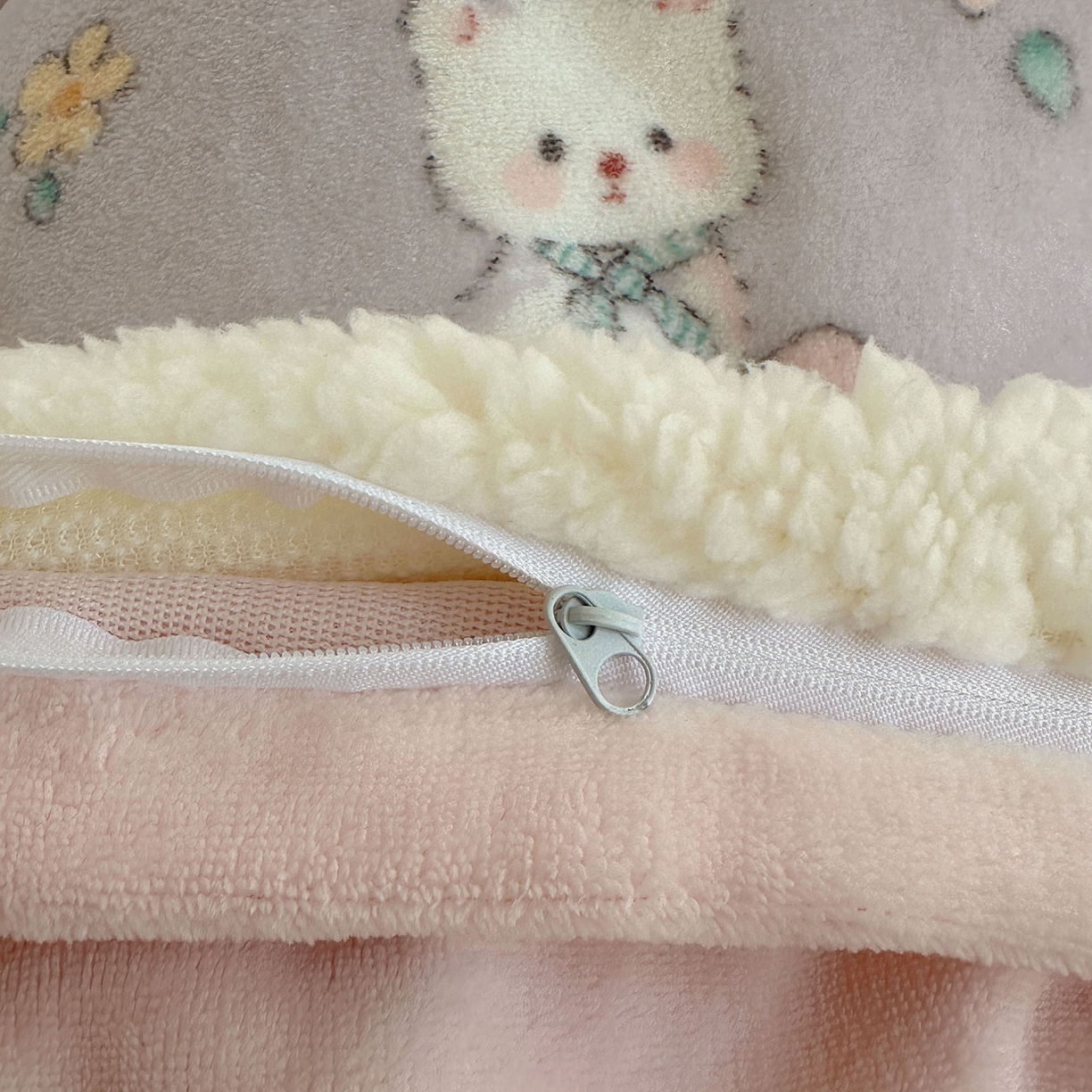 91家纺网 家纺一手货源 找家纺 顾里家纺 2025新款ins韩风甜感羊羔拼接牛奶绒少女系四件套 碎花喵