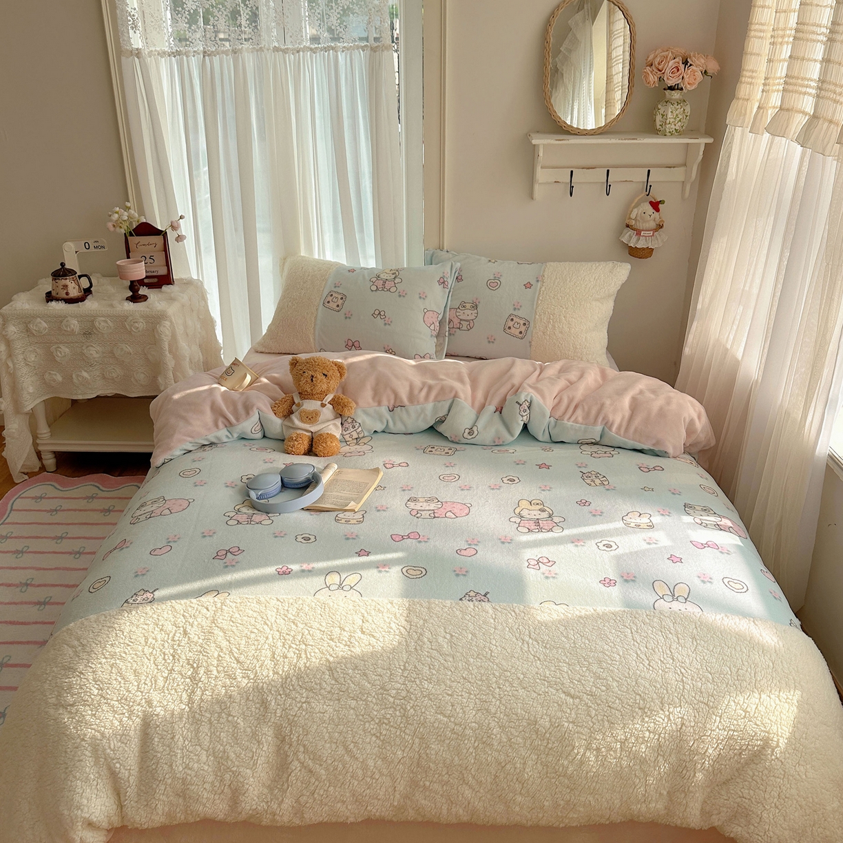 91家纺网 家纺一手货源 找家纺 顾里家纺 2025新款ins韩风甜感羊羔拼接牛奶绒少女系四件套 碎花甜兔