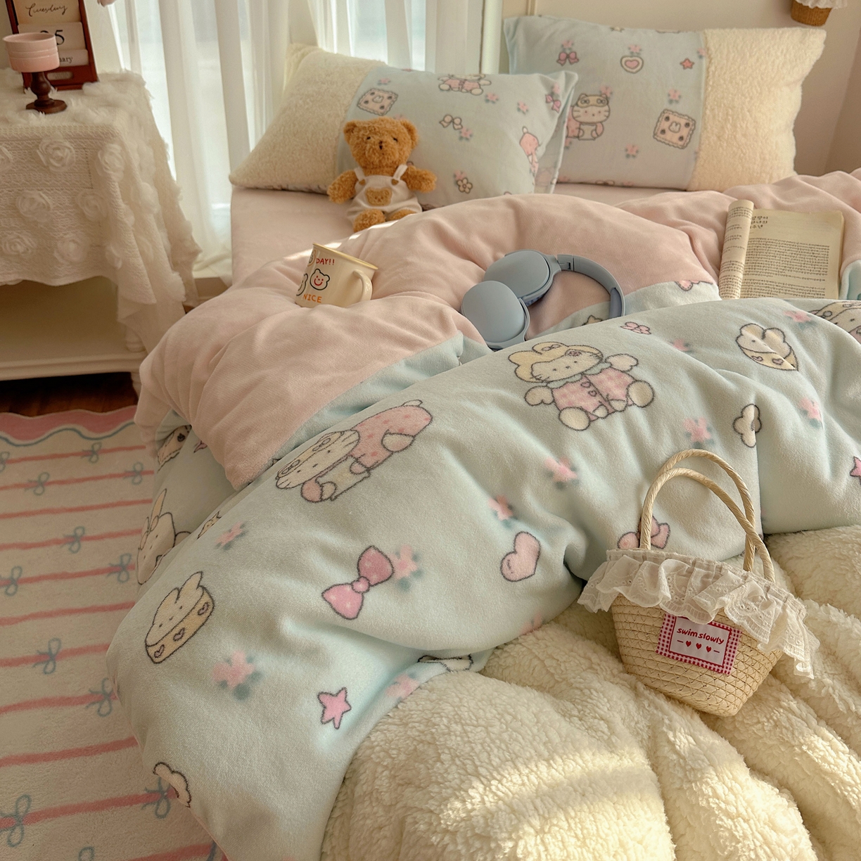 91家纺网 家纺一手货源 找家纺 顾里家纺 2025新款ins韩风甜感羊羔拼接牛奶绒少女系四件套 碎花甜兔