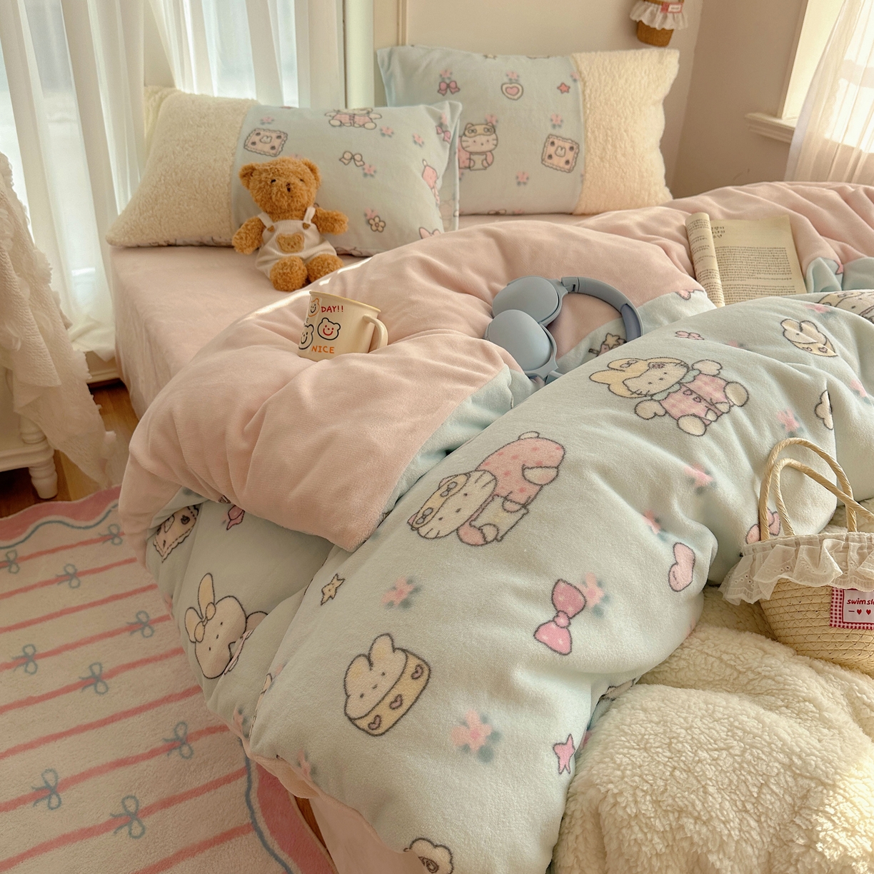 91家纺网 家纺一手货源 找家纺 顾里家纺 2025新款ins韩风甜感羊羔拼接牛奶绒少女系四件套 碎花甜兔