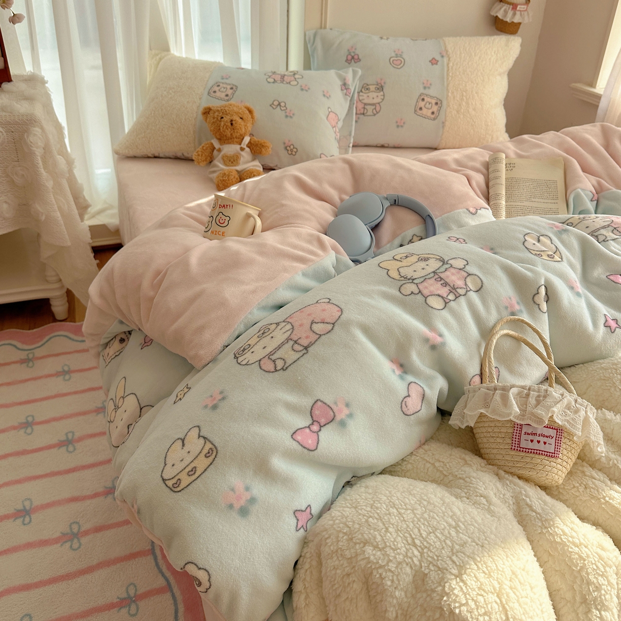 91家纺网 家纺一手货源 找家纺 顾里家纺 2025新款ins韩风甜感羊羔拼接牛奶绒少女系四件套 碎花甜兔