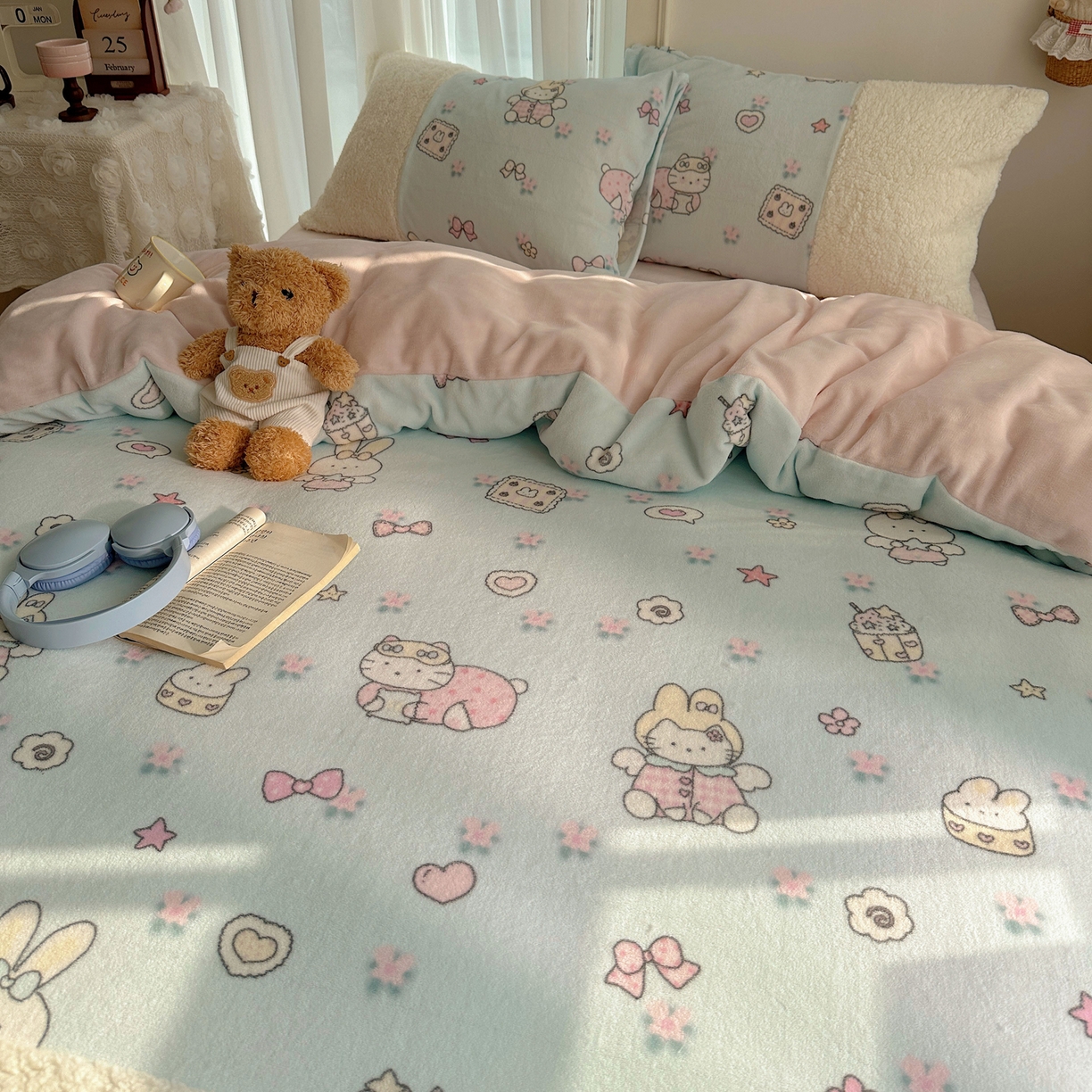 91家纺网 家纺一手货源 找家纺 顾里家纺 2025新款ins韩风甜感羊羔拼接牛奶绒少女系四件套 碎花甜兔