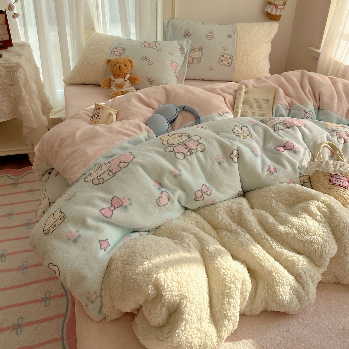 91家纺网 家纺一手货源 找家纺 顾里家纺 2025新款ins韩风甜感羊羔拼接牛奶绒少女系四件套 碎花甜兔