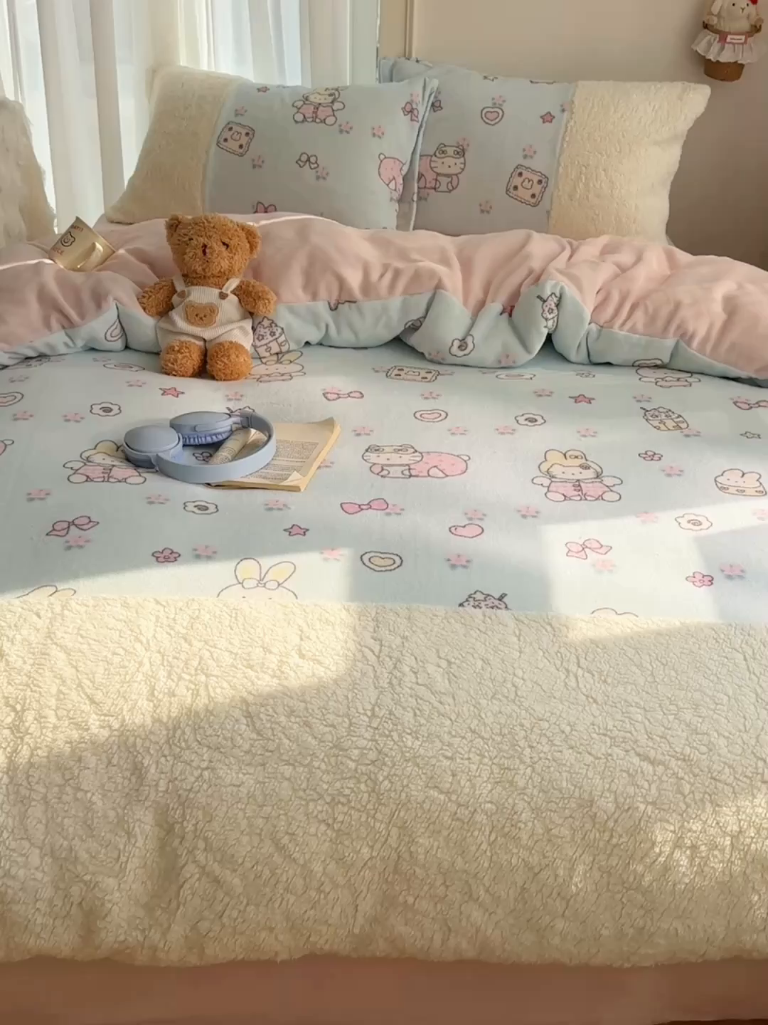 91家纺网 家纺一手货源 找家纺 顾里家纺 2025新款ins韩风甜感羊羔拼接牛奶绒少女系四件套 碎花甜兔