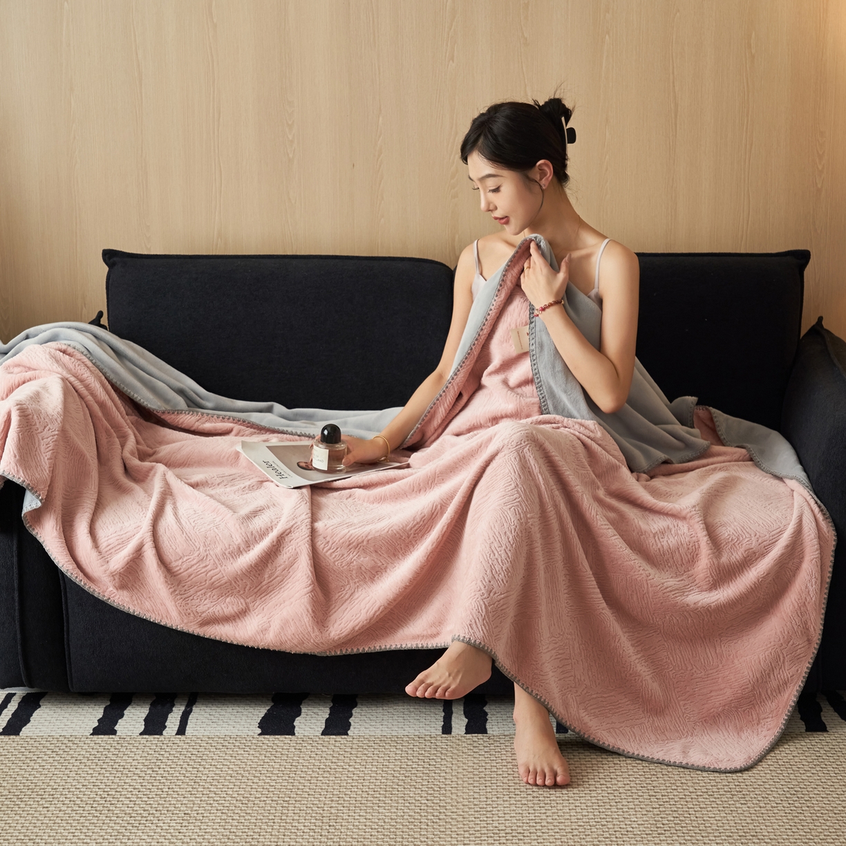 91家纺网 家纺一手货源 找家纺 寐绸家纺 2025新款230g牛奶绒肌理感雕花毛毯 肌理毛毯-豆沙