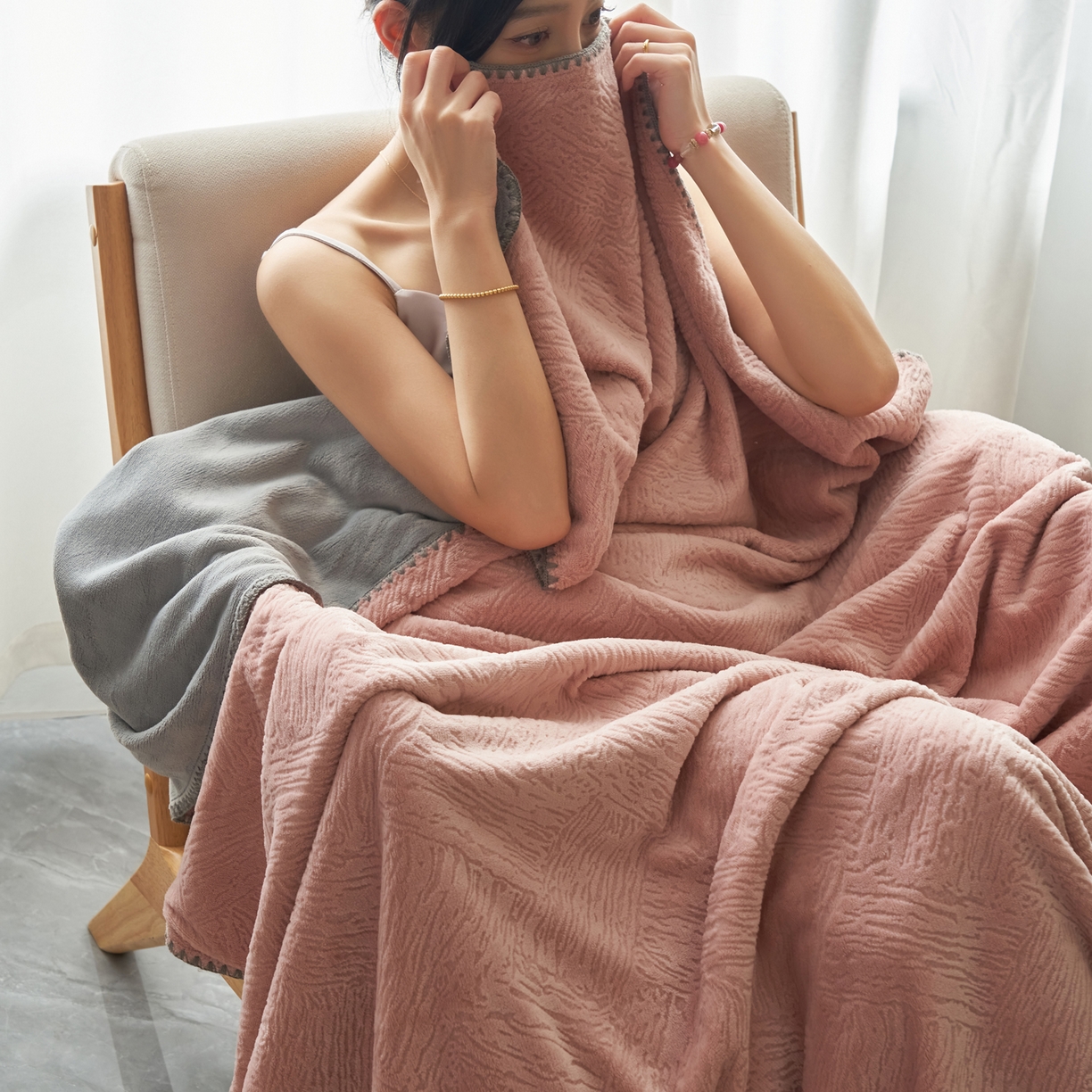 91家纺网 家纺一手货源 找家纺 寐绸家纺 2025新款230g牛奶绒肌理感雕花毛毯 肌理毛毯-豆沙