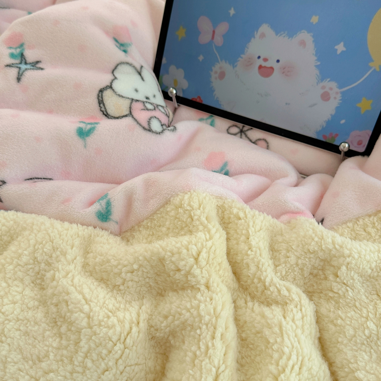 91家纺网 家纺一手货源 找家纺 顾里家纺 2025新款ins韩风甜感羊羔拼接牛奶绒少女系四件套 碎花小兔