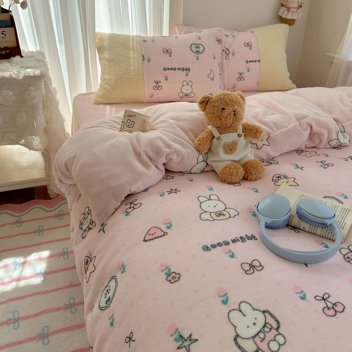 91家纺网 家纺一手货源 找家纺 顾里家纺 2025新款ins韩风甜感羊羔拼接牛奶绒少女系四件套 碎花小兔