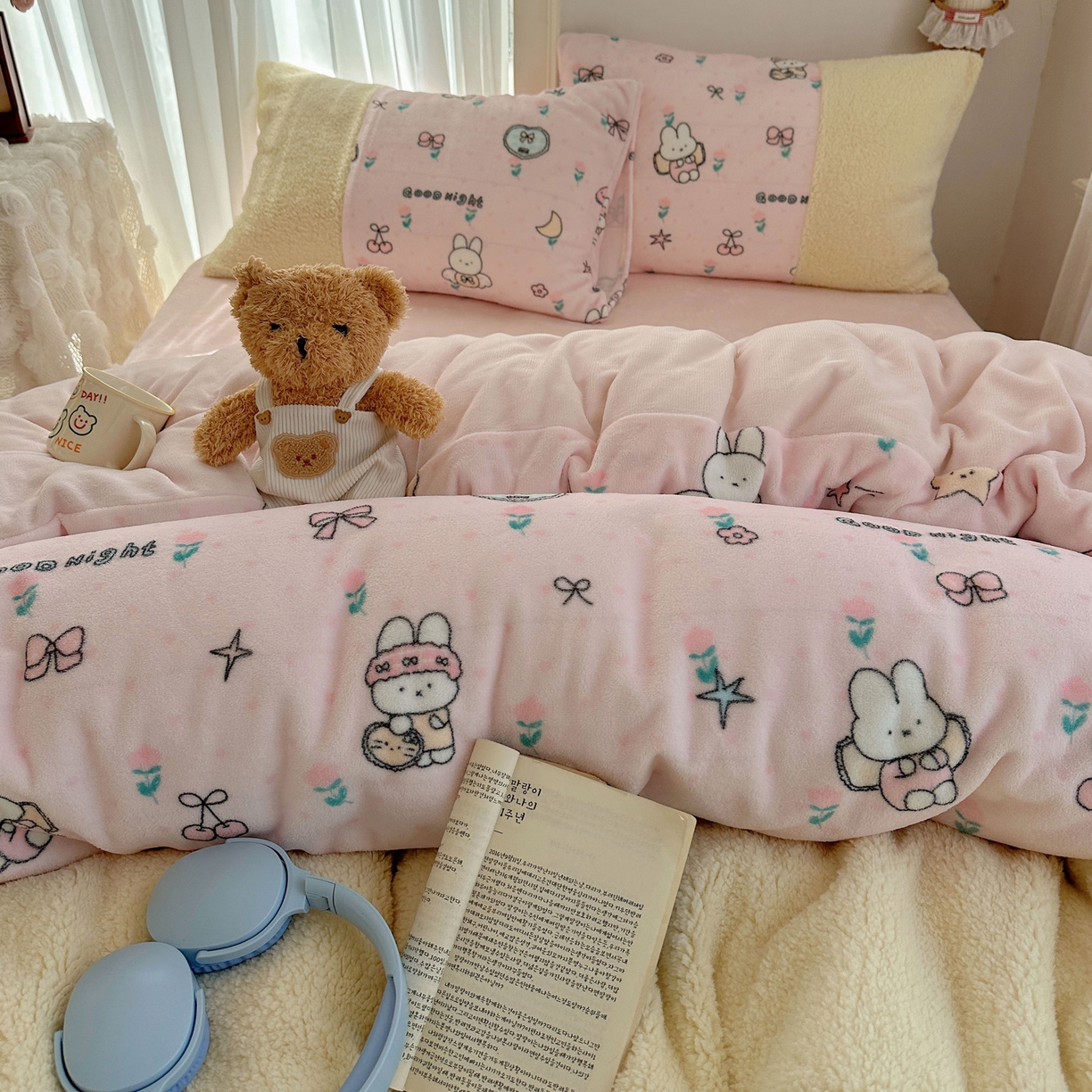 91家纺网 家纺一手货源 找家纺 顾里家纺 2025新款ins韩风甜感羊羔拼接牛奶绒少女系四件套 碎花小兔