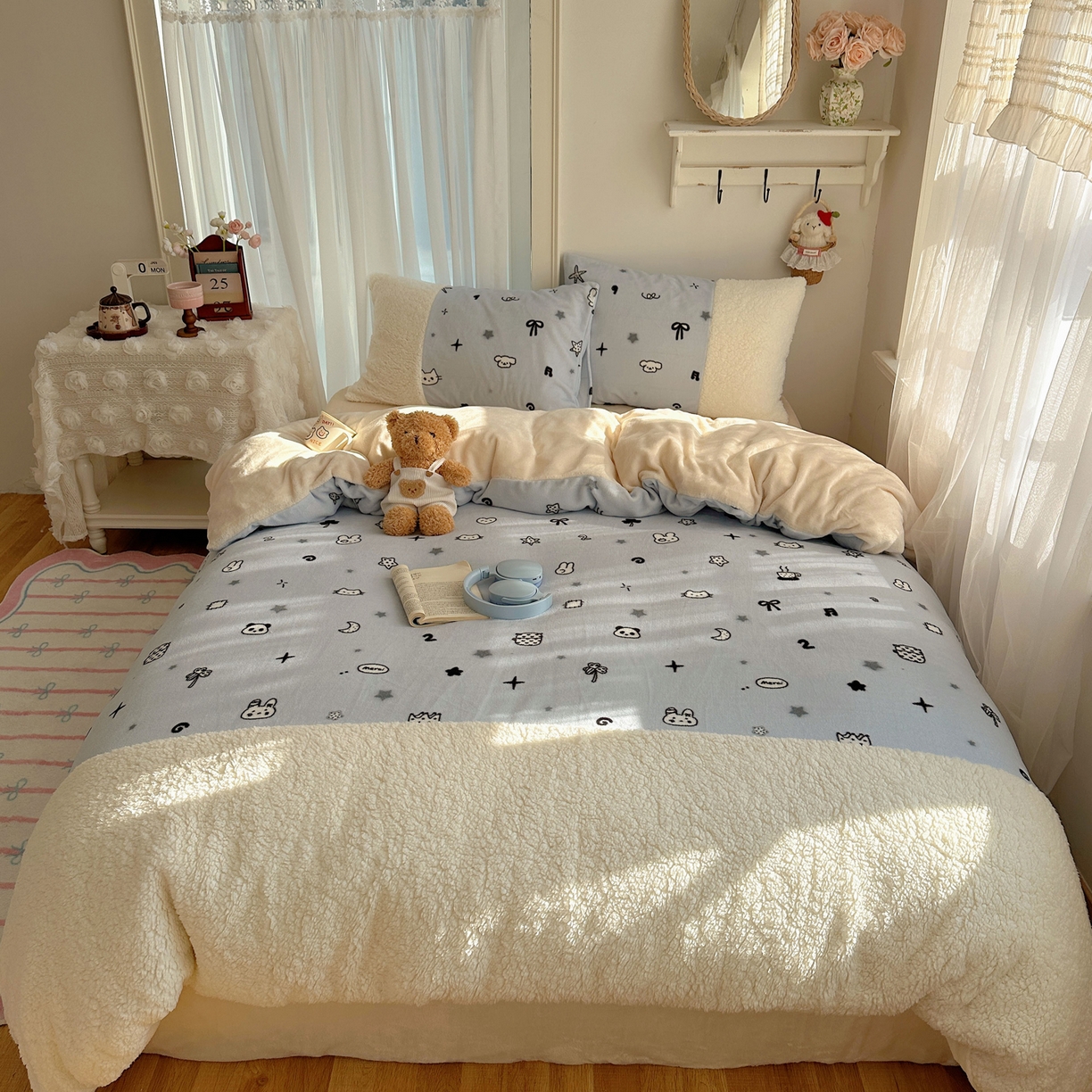 91家纺网 家纺一手货源 找家纺 顾里家纺 2025新款ins韩风甜感羊羔拼接牛奶绒少女系四件套 线条动物