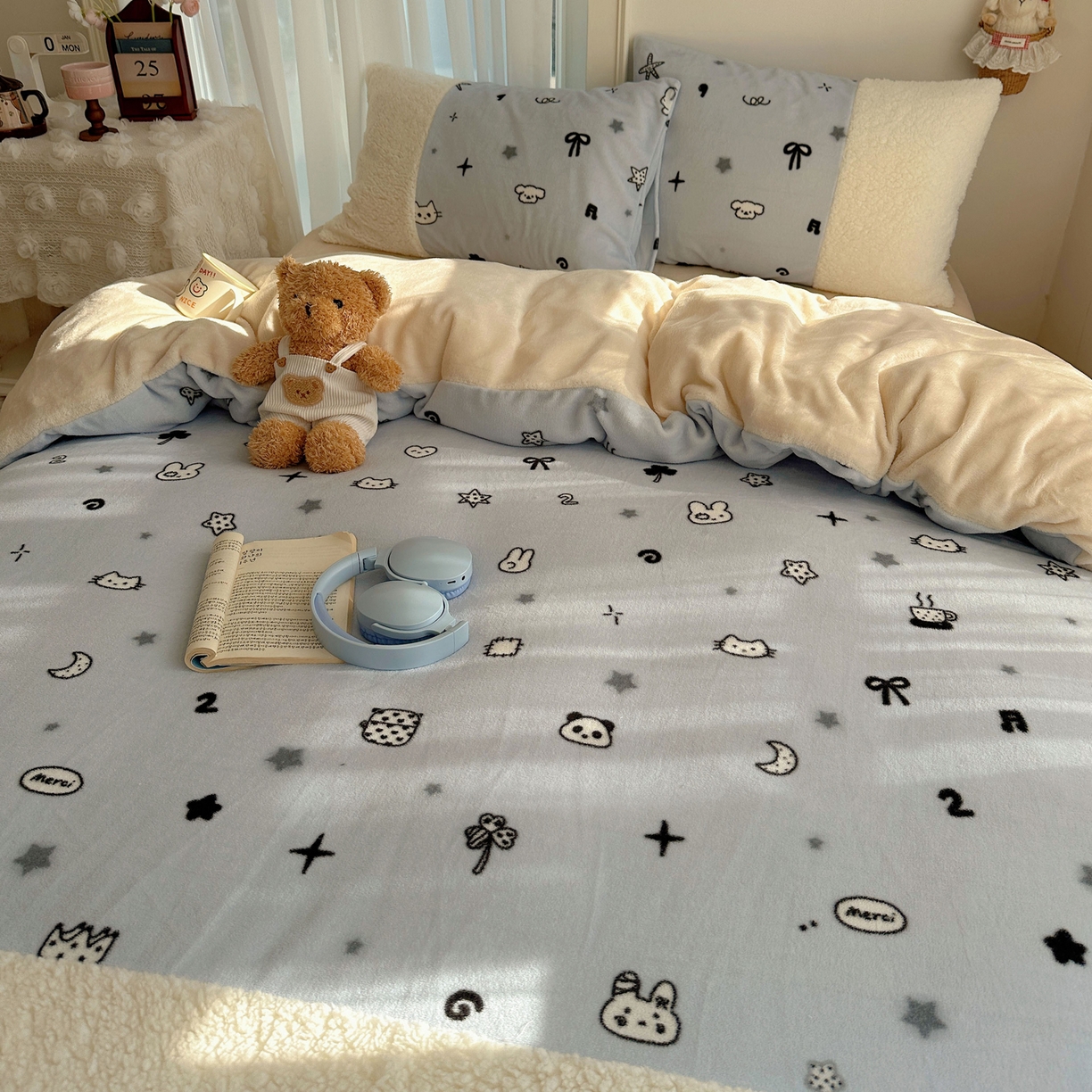 91家纺网 家纺一手货源 找家纺 顾里家纺 2025新款ins韩风甜感羊羔拼接牛奶绒少女系四件套 线条动物