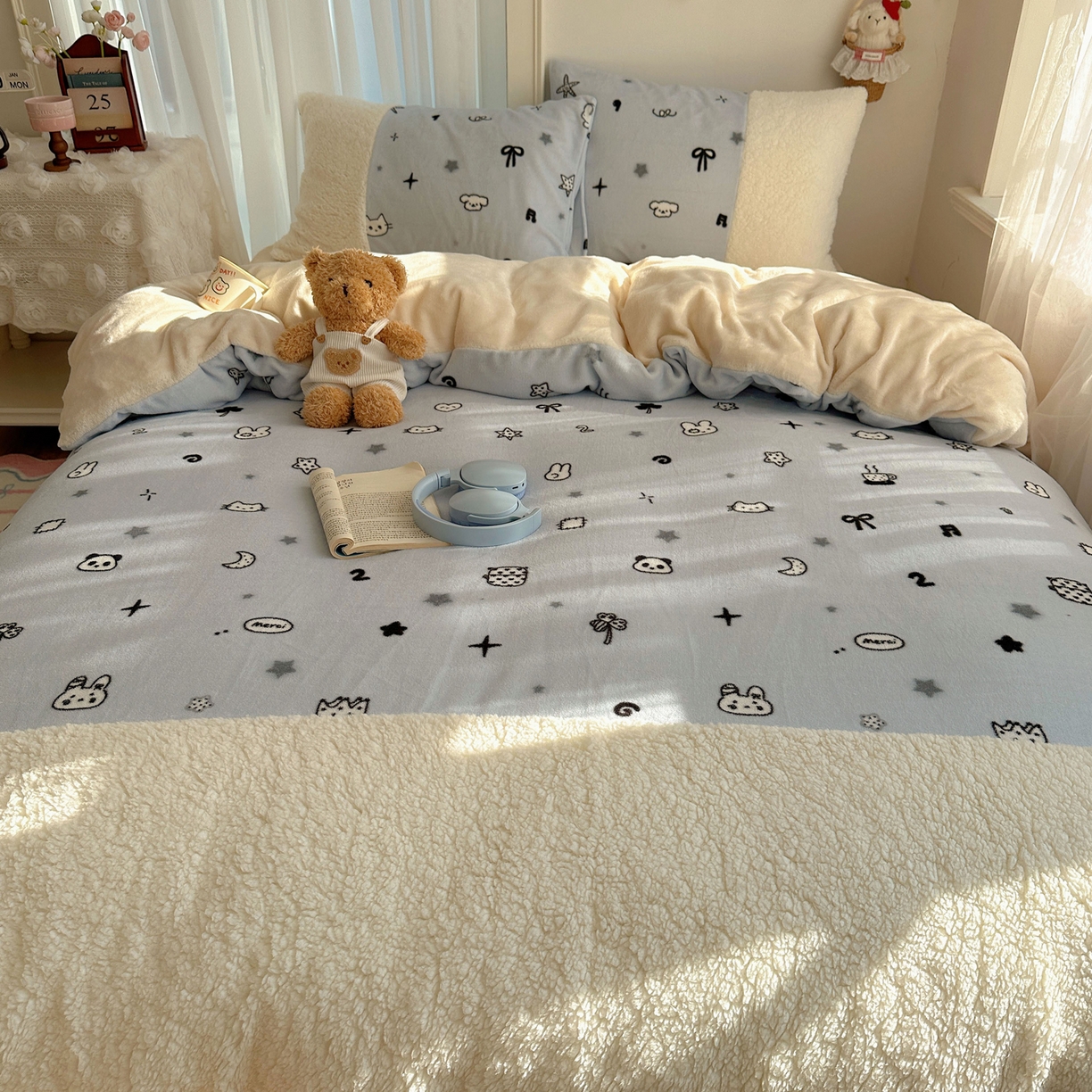 91家纺网 家纺一手货源 找家纺 顾里家纺 2025新款ins韩风甜感羊羔拼接牛奶绒少女系四件套 线条动物