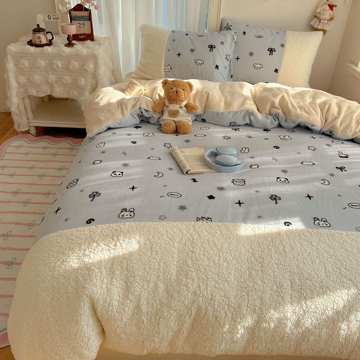 91家纺网 家纺一手货源 找家纺 顾里家纺 2025新款ins韩风甜感羊羔拼接牛奶绒少女系四件套 线条动物