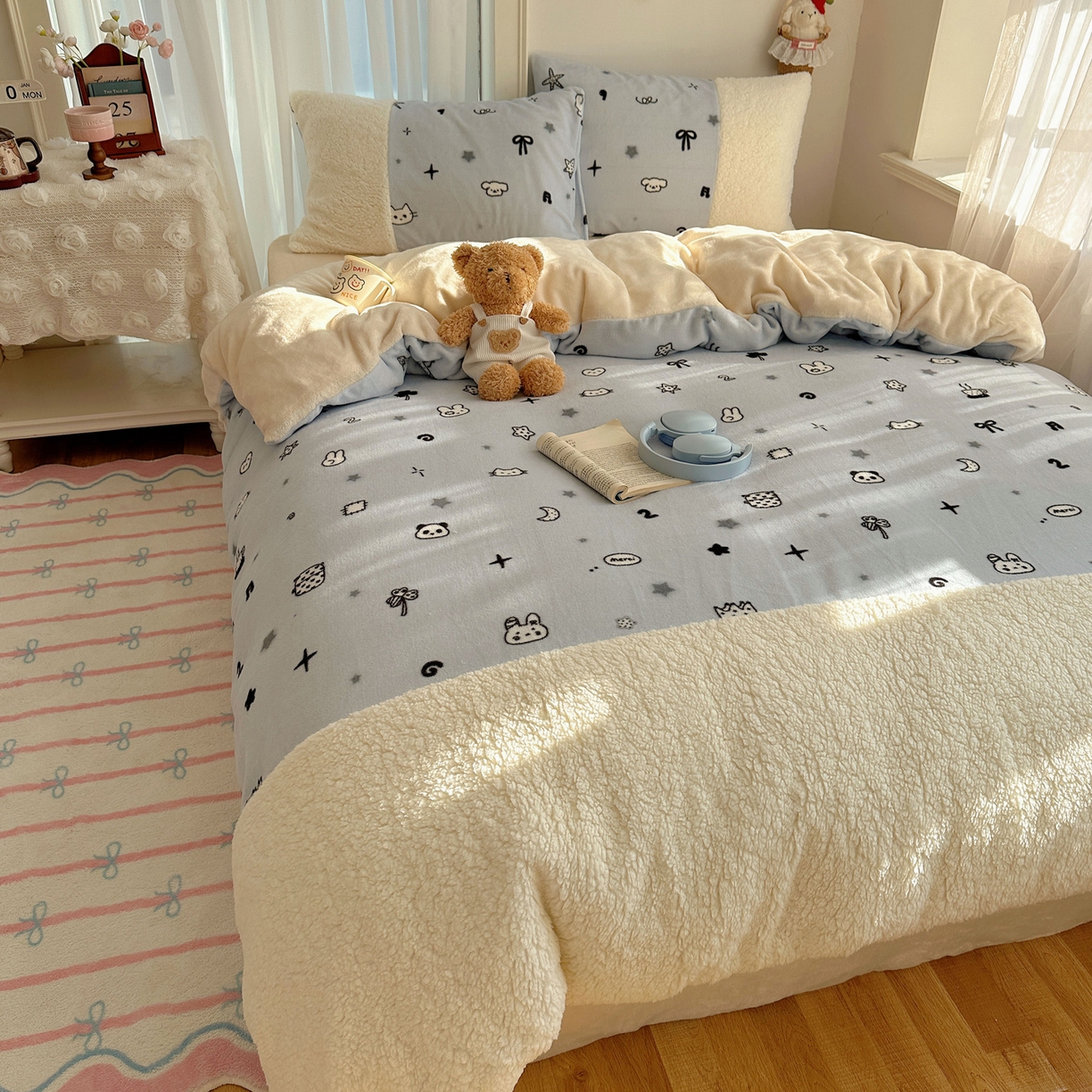 91家纺网 家纺一手货源 找家纺 顾里家纺 2025新款ins韩风甜感羊羔拼接牛奶绒少女系四件套 线条动物