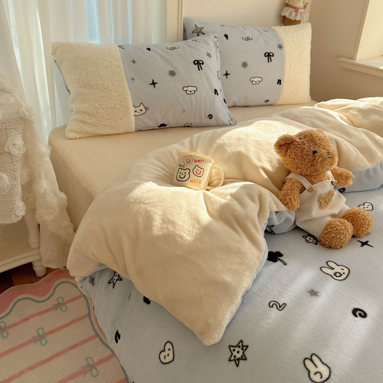 91家纺网 家纺一手货源 找家纺 顾里家纺 2025新款ins韩风甜感羊羔拼接牛奶绒少女系四件套 线条动物