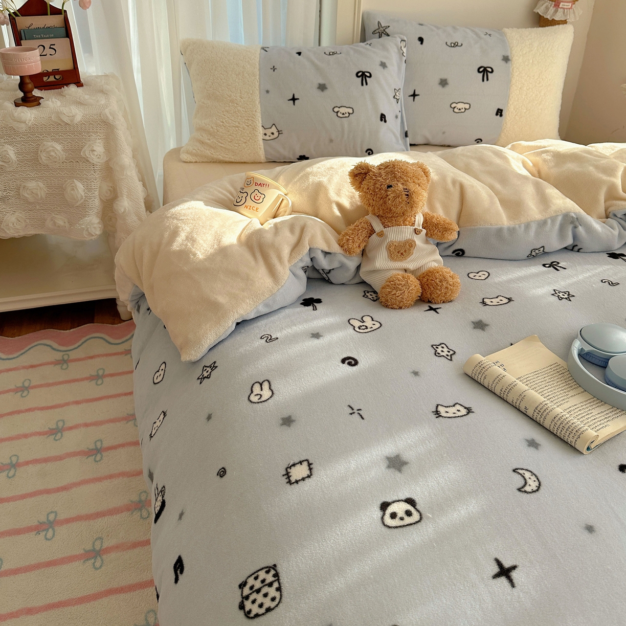 91家纺网 家纺一手货源 找家纺 顾里家纺 2025新款ins韩风甜感羊羔拼接牛奶绒少女系四件套 线条动物