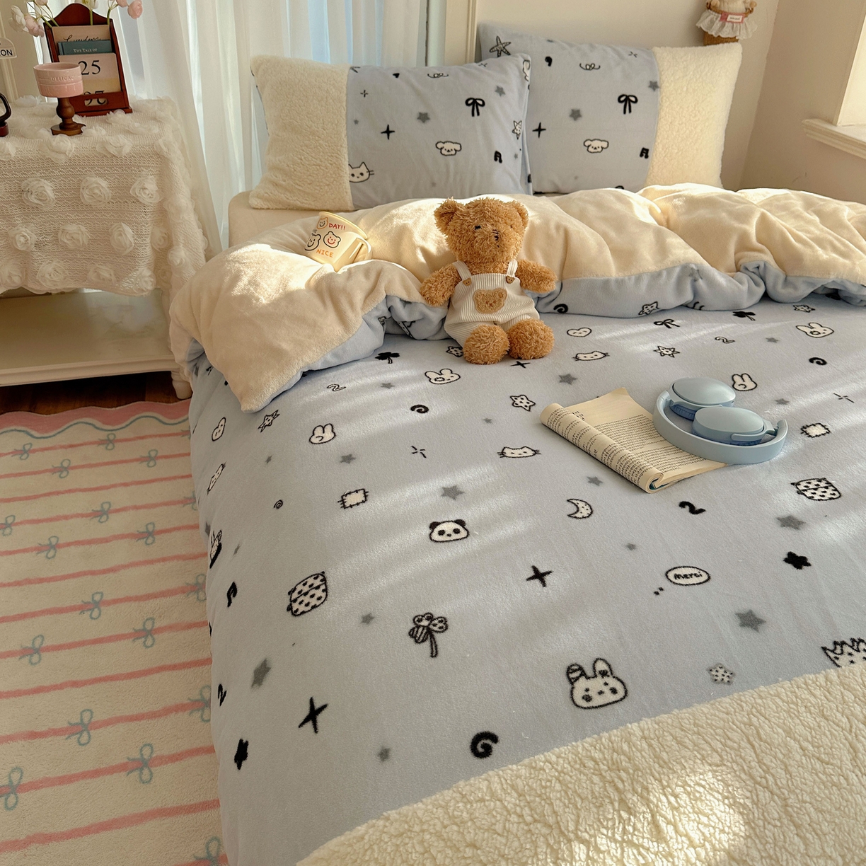 91家纺网 家纺一手货源 找家纺 顾里家纺 2025新款ins韩风甜感羊羔拼接牛奶绒少女系四件套 线条动物