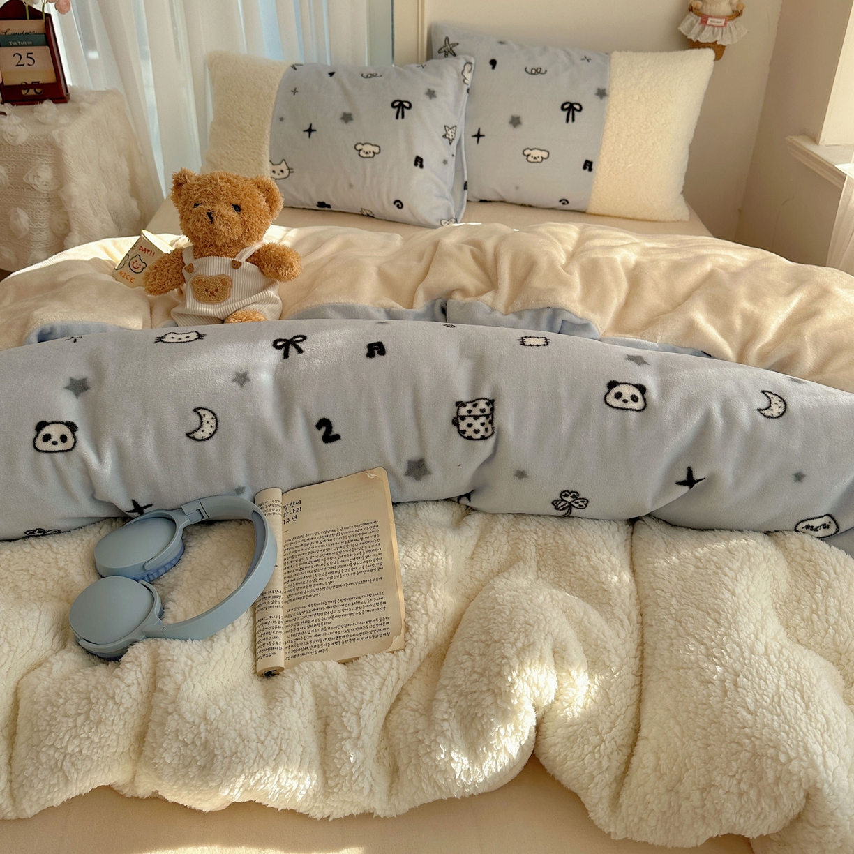 91家纺网 家纺一手货源 找家纺 顾里家纺 2025新款ins韩风甜感羊羔拼接牛奶绒少女系四件套 线条动物