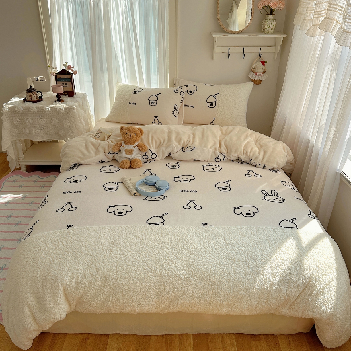 91家纺网 家纺一手货源 找家纺 顾里家纺 2025新款ins韩风甜感羊羔拼接牛奶绒少女系四件套 线条漫画