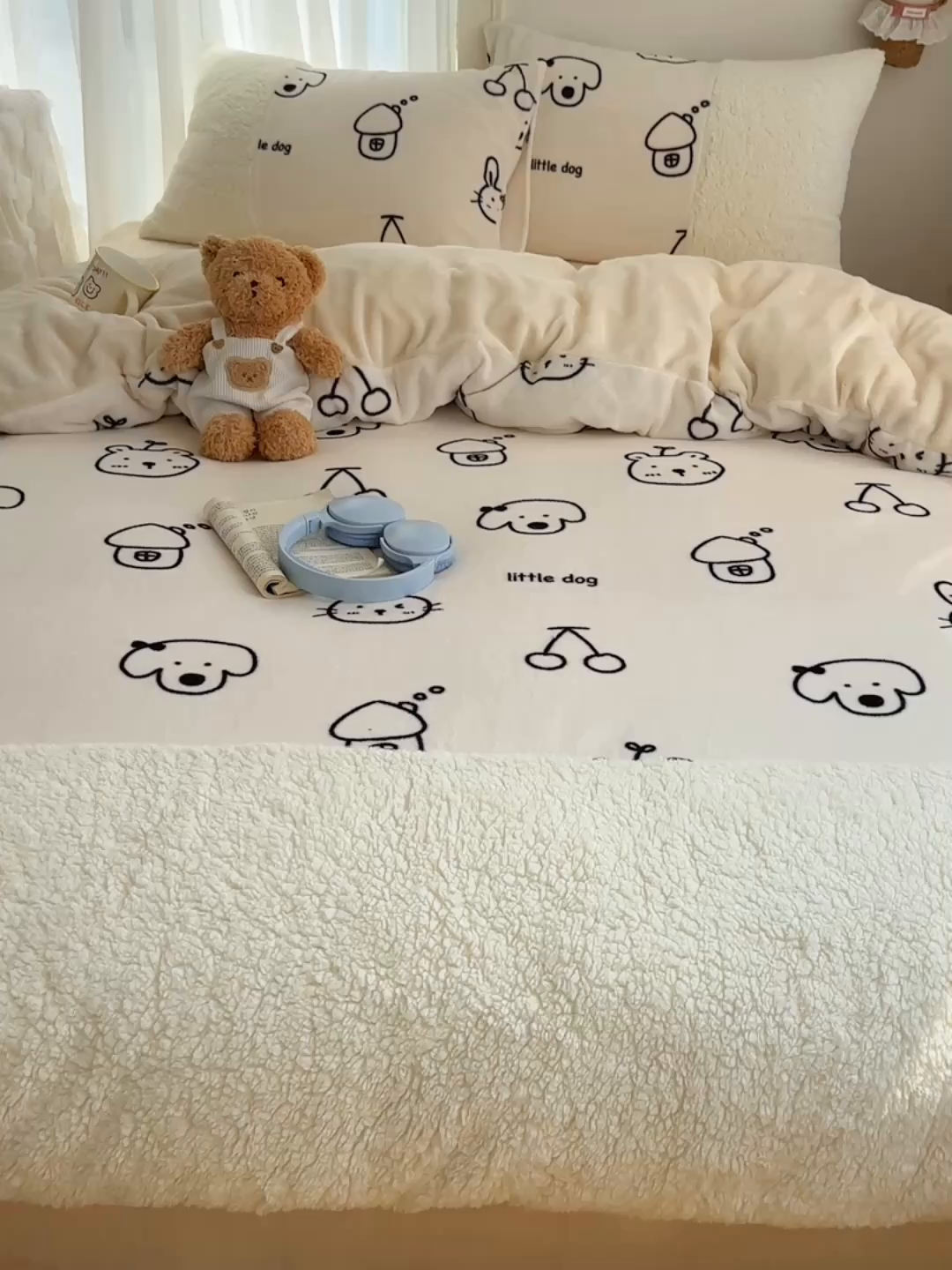 91家纺网 家纺一手货源 找家纺 顾里家纺 2025新款ins韩风甜感羊羔拼接牛奶绒少女系四件套 线条漫画