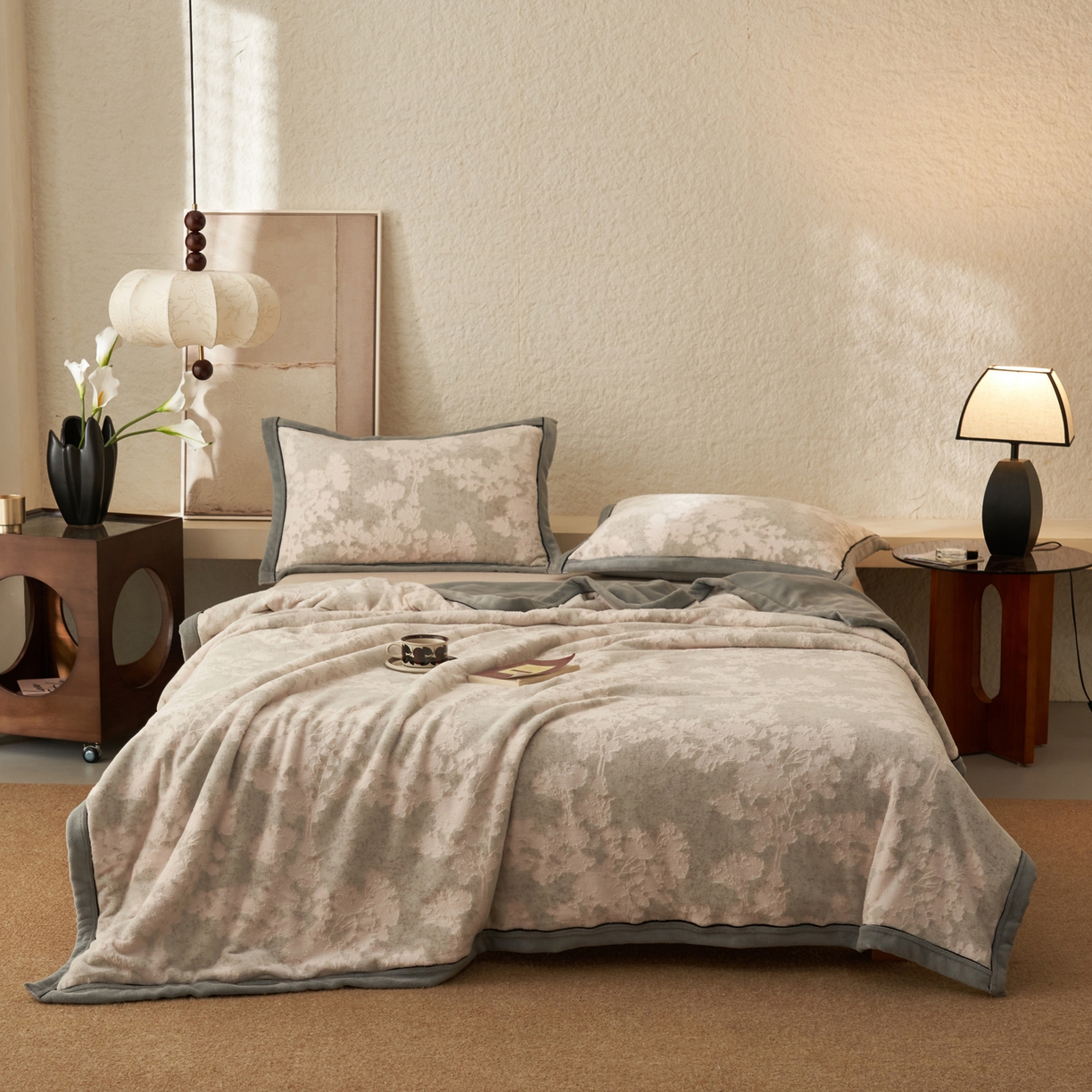 91家纺网 家纺一手货源 找家纺 寐绸家纺 2025新款230g牛奶绒染色雕花功能毛毯 雕花功能毯-丛林意境