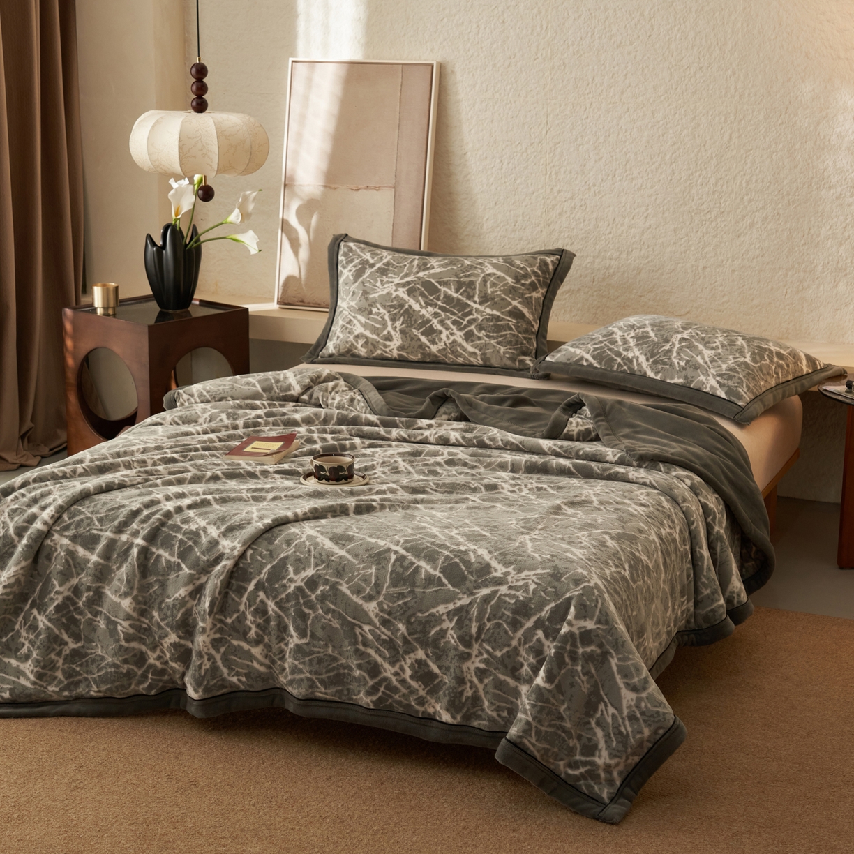 91家纺网 家纺一手货源 找家纺 寐绸家纺 2025新款230g牛奶绒染色雕花功能毛毯 雕花功能毯-大理石纹