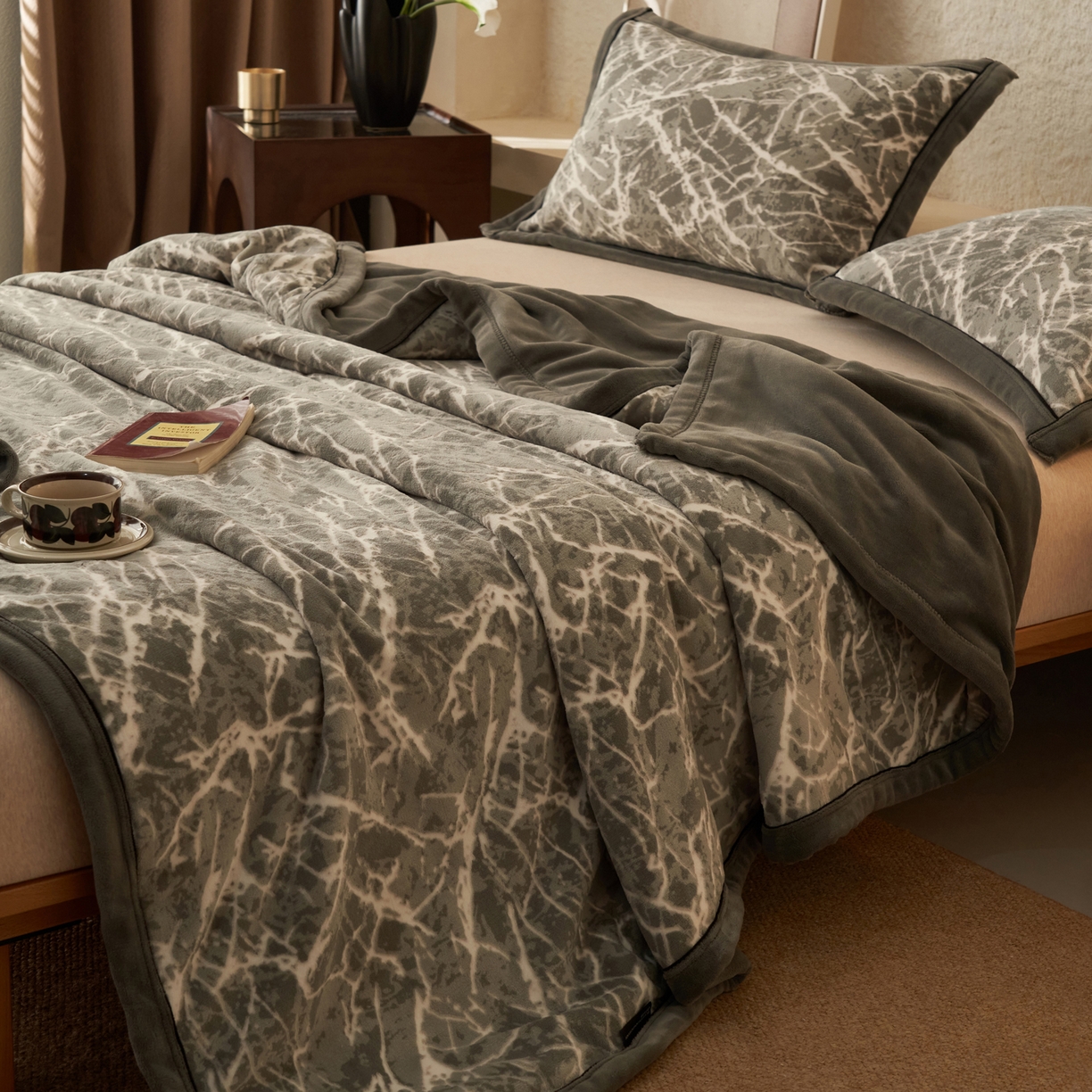 91家纺网 家纺一手货源 找家纺 寐绸家纺 2025新款230g牛奶绒染色雕花功能毛毯 雕花功能毯-大理石纹