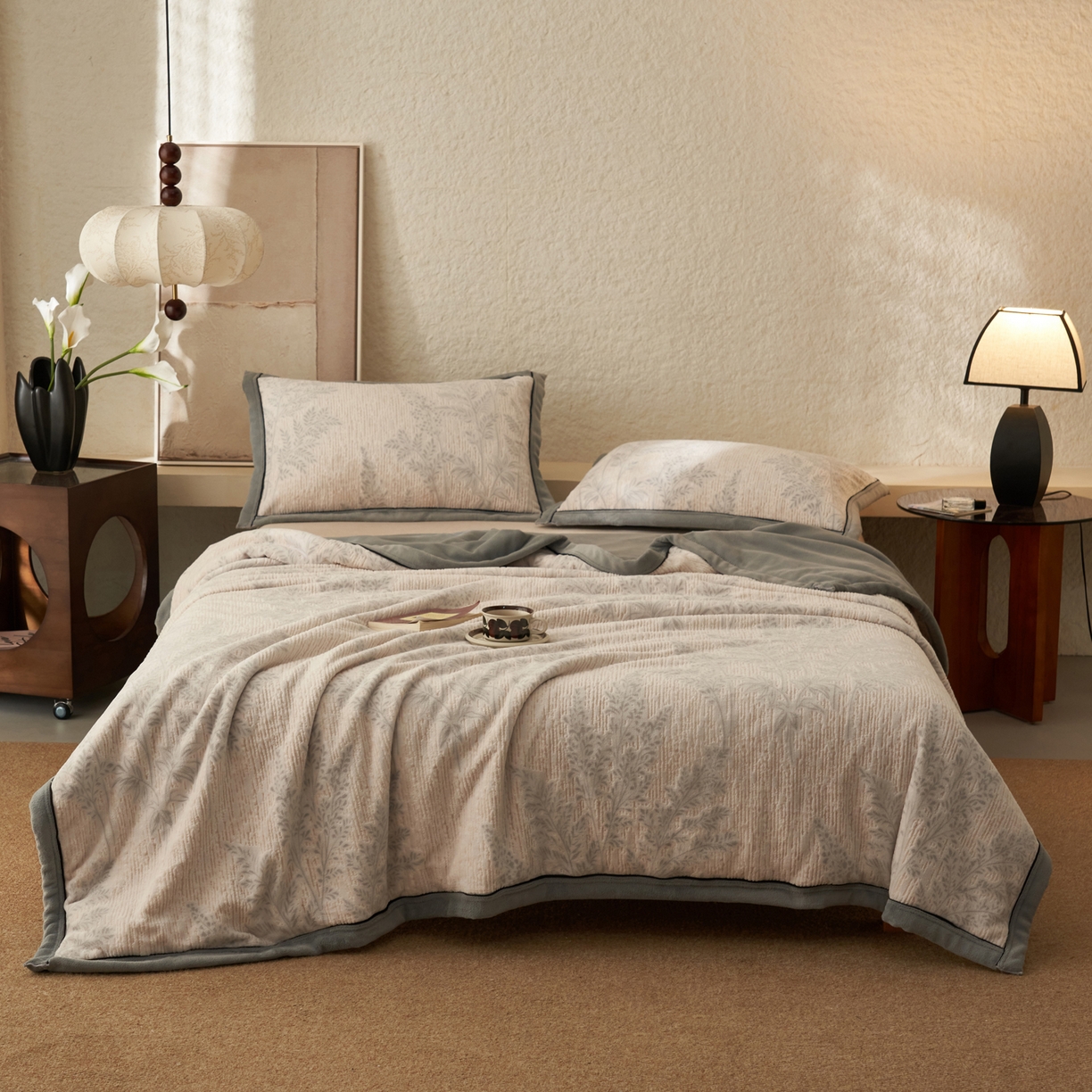 91家纺网 家纺一手货源 找家纺 寐绸家纺 2025新款230g牛奶绒染色雕花功能毛毯 雕花功能毯-浮生