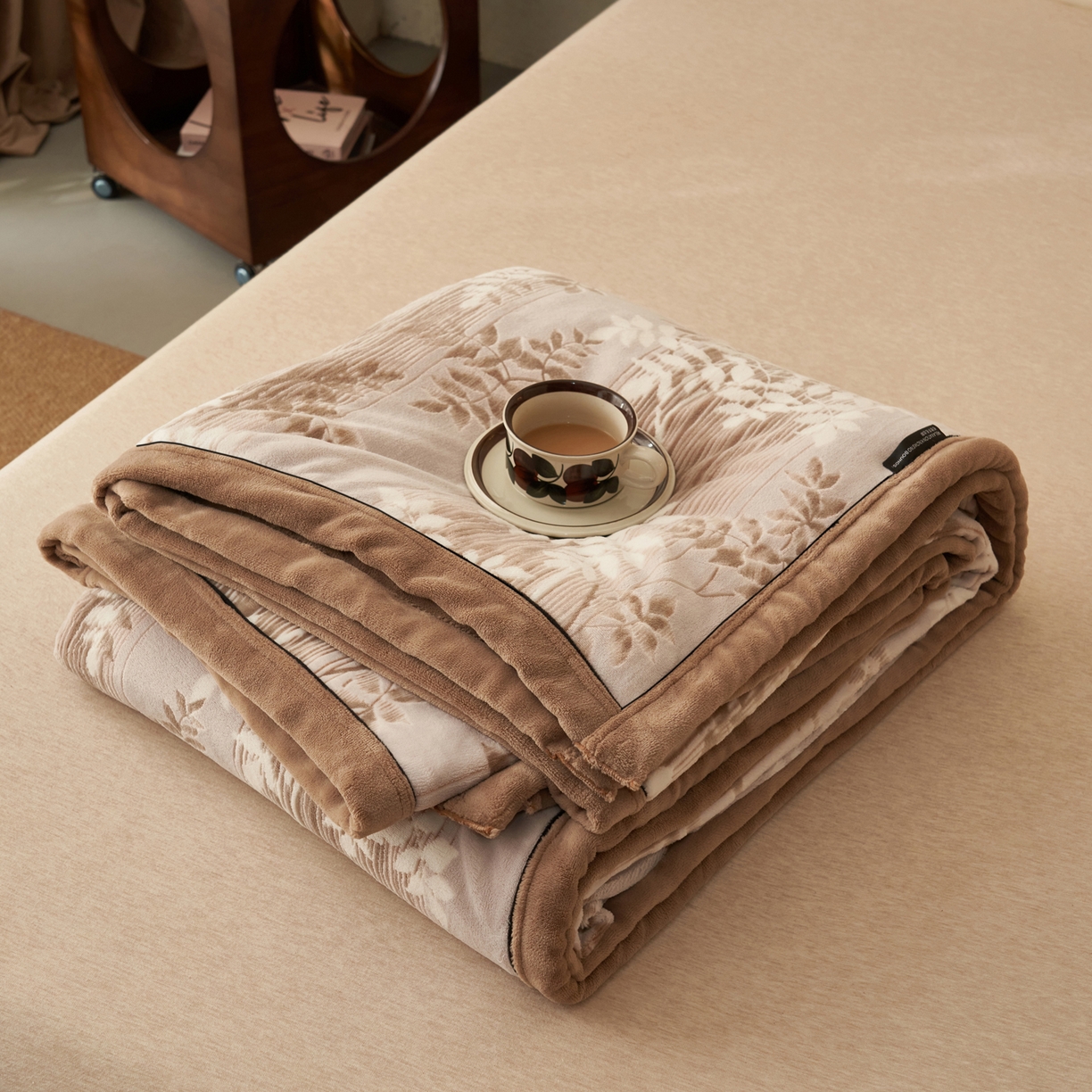 91家纺网 家纺一手货源 找家纺 寐绸家纺 2025新款230g牛奶绒染色雕花功能毛毯 雕花功能毯-海棠