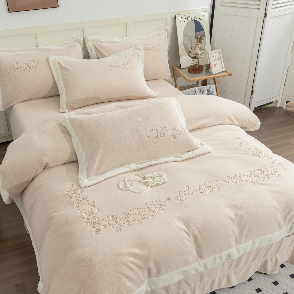 91家纺网 家纺一手货源 找家纺 （总）昊翔家纺 2025新款全消光蚕丝绒拼角刺绣四件套青黛