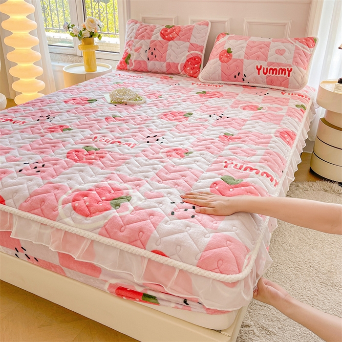 91家纺网 家纺一手货源 找家纺 小萌虎 2025新款A类防静电牛奶绒印花夹棉床笠 草莓派