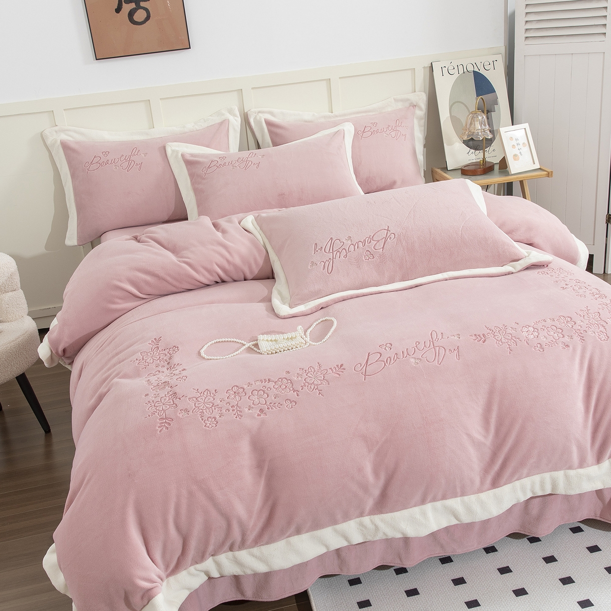 91家纺网 家纺一手货源 找家纺 （总）昊翔家纺 2025新款全消光蚕丝绒拼角刺绣四件套青黛