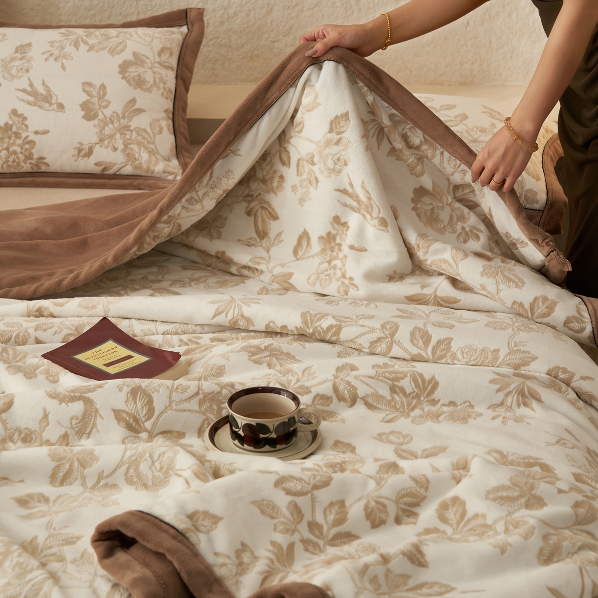 91家纺网 家纺一手货源 找家纺 寐绸家纺 2025新款230g牛奶绒染色雕花功能毛毯 雕花功能毯-玛雅