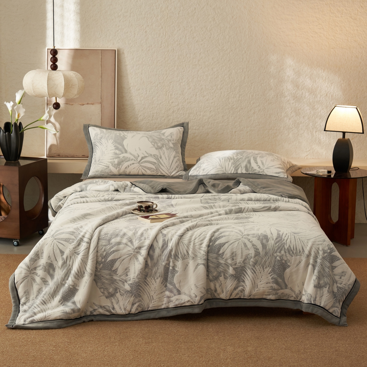 91家纺网 家纺一手货源 找家纺 寐绸家纺 2025新款230g牛奶绒染色雕花功能毛毯 雕花功能毯-漫步花庭