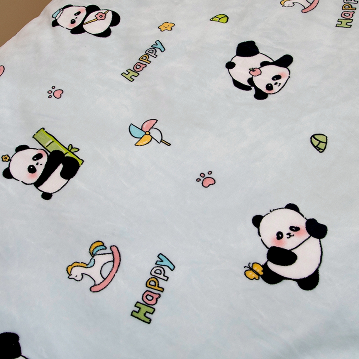 91家纺网 家纺一手货源 找家纺 萌宝家纺 2025新款加厚儿童牛奶绒被套幼儿园保暖三件套 小熊猫