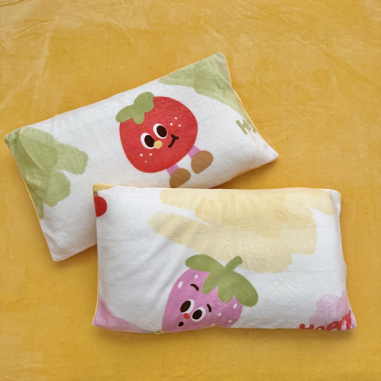 91家纺网 家纺一手货源 找家纺 萌宝家纺 2025新款加厚儿童牛奶绒被套幼儿园保暖三件套 卡通草莓