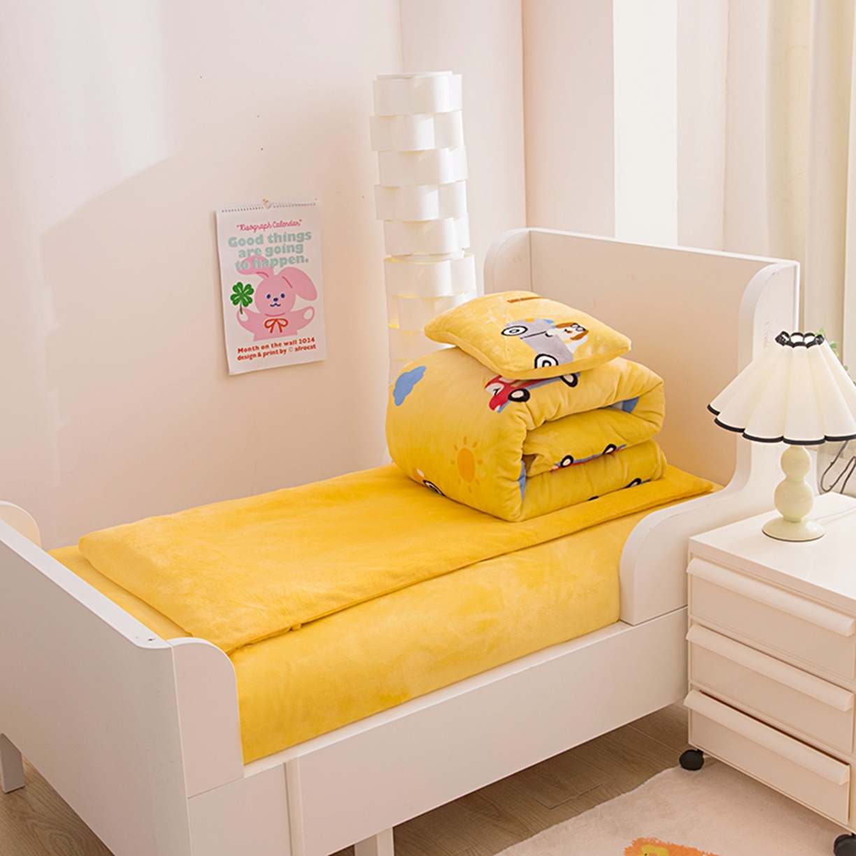 91家纺网 家纺一手货源 找家纺 萌宝家纺 2025新款加厚儿童牛奶绒被套幼儿园保暖三件套 汽车-黄