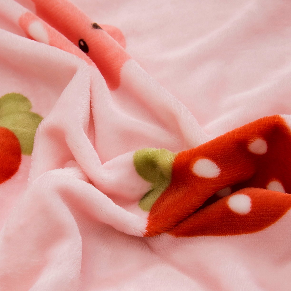 91家纺网 家纺一手货源 找家纺 萌宝家纺 2025新款加厚儿童牛奶绒被套幼儿园保暖三件套 可爱草莓