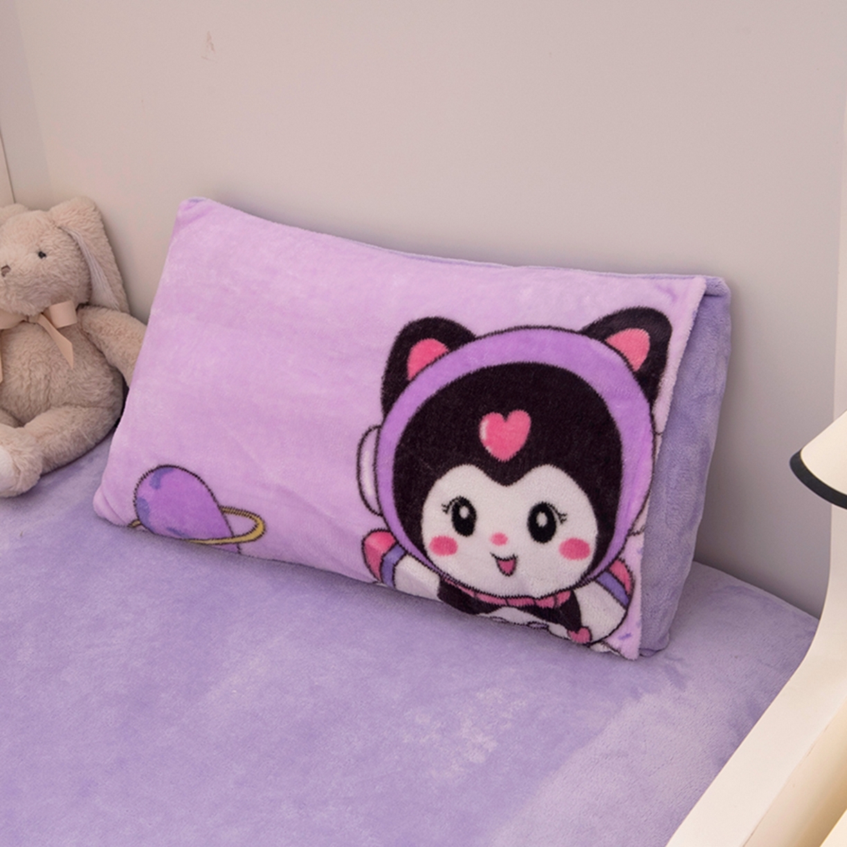 91家纺网 家纺一手货源 找家纺 萌宝家纺 2025新款加厚儿童牛奶绒被套幼儿园保暖三件套 紫色精灵