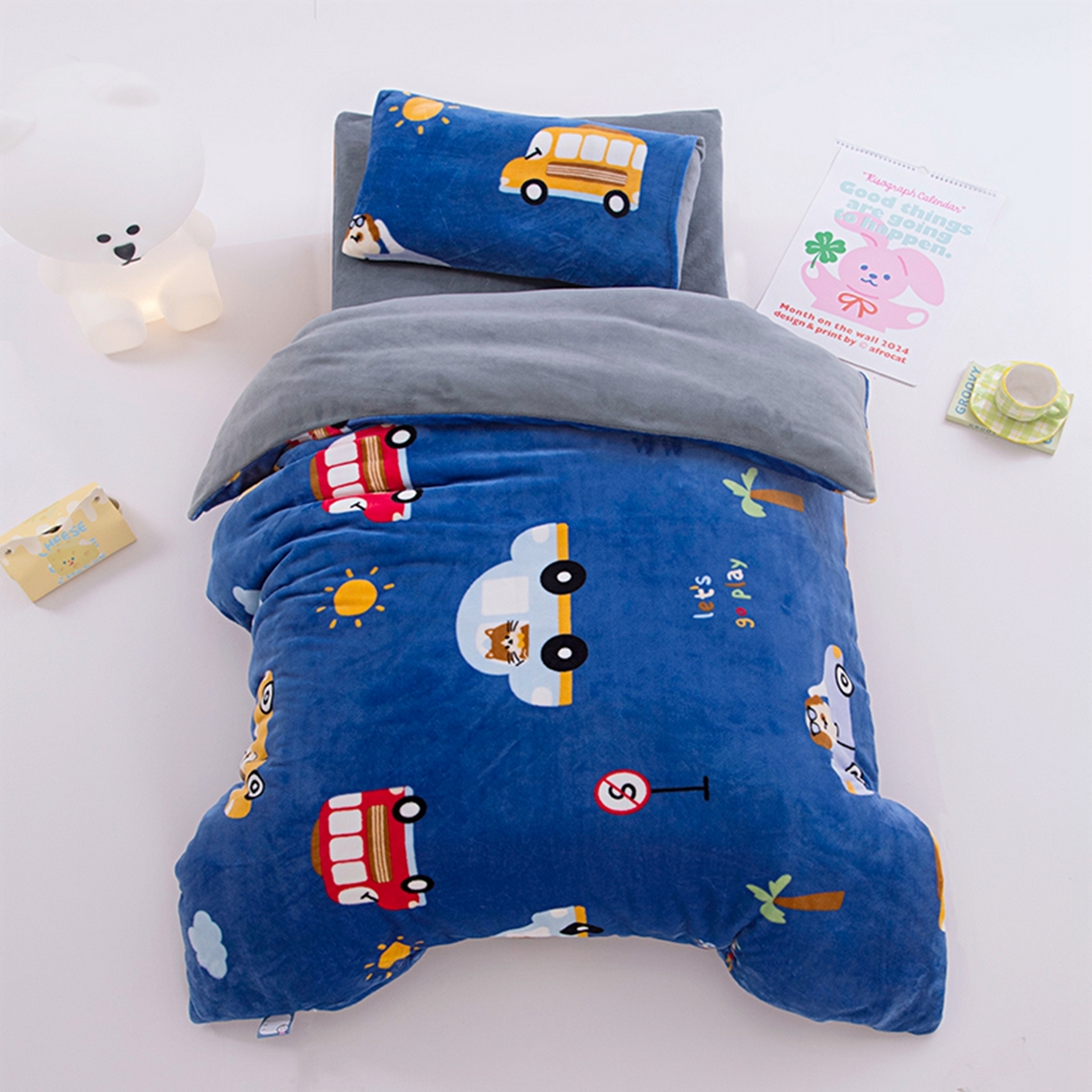 萌宝家纺 2025新款加厚儿童牛奶绒被套幼儿园保暖三件套 汽车-蓝灰