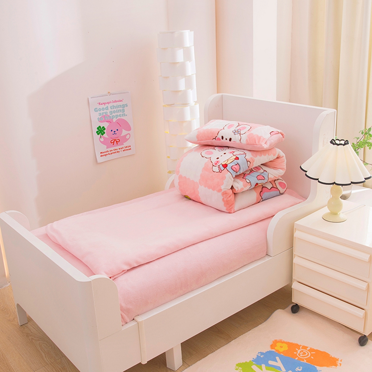 91家纺网 家纺一手货源 找家纺 萌宝家纺 2025新款加厚儿童牛奶绒被套幼儿园保暖三件套 蛋糕兔子