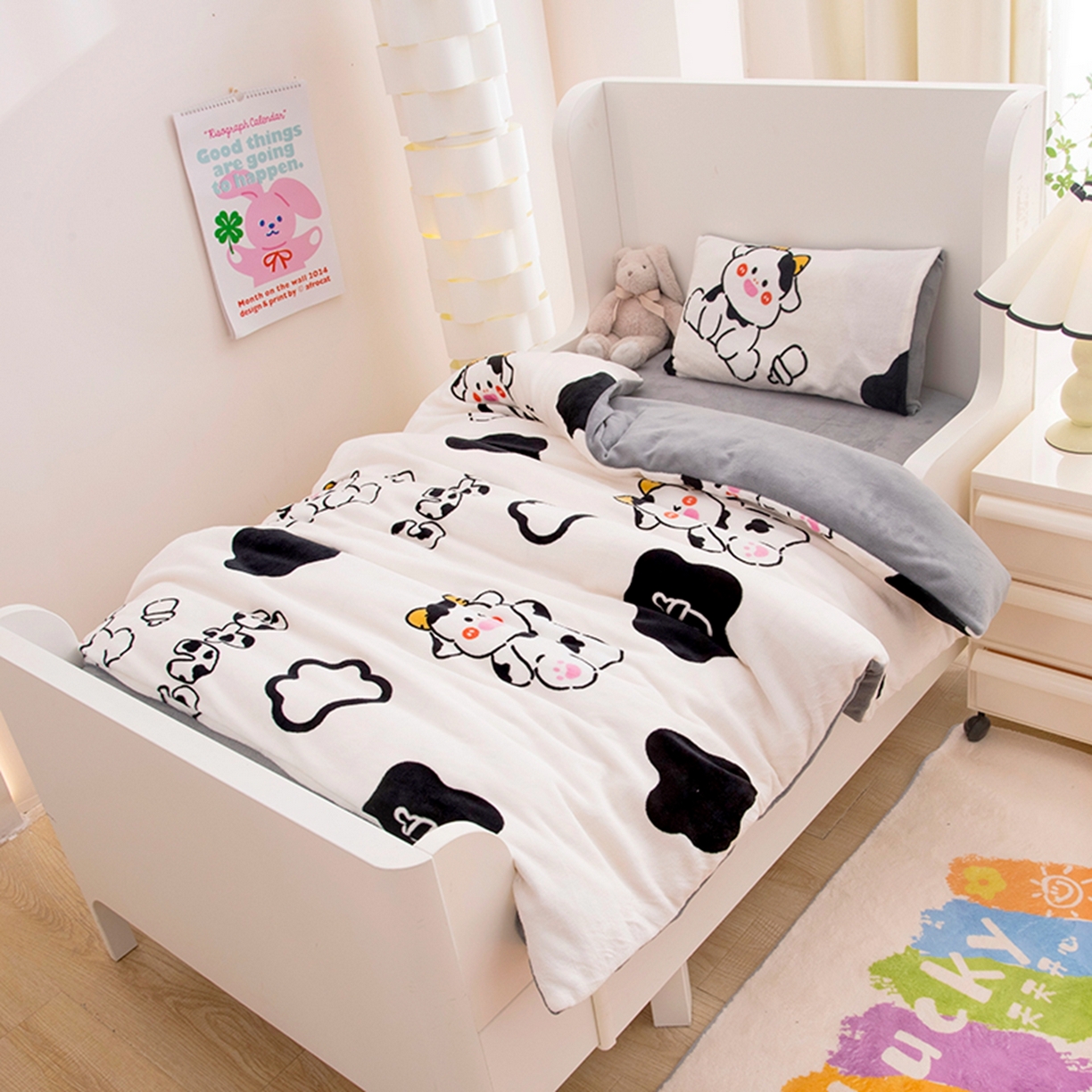 91家纺网 家纺一手货源 找家纺 萌宝家纺 2025新款加厚儿童牛奶绒被套幼儿园保暖三件套 奶牛