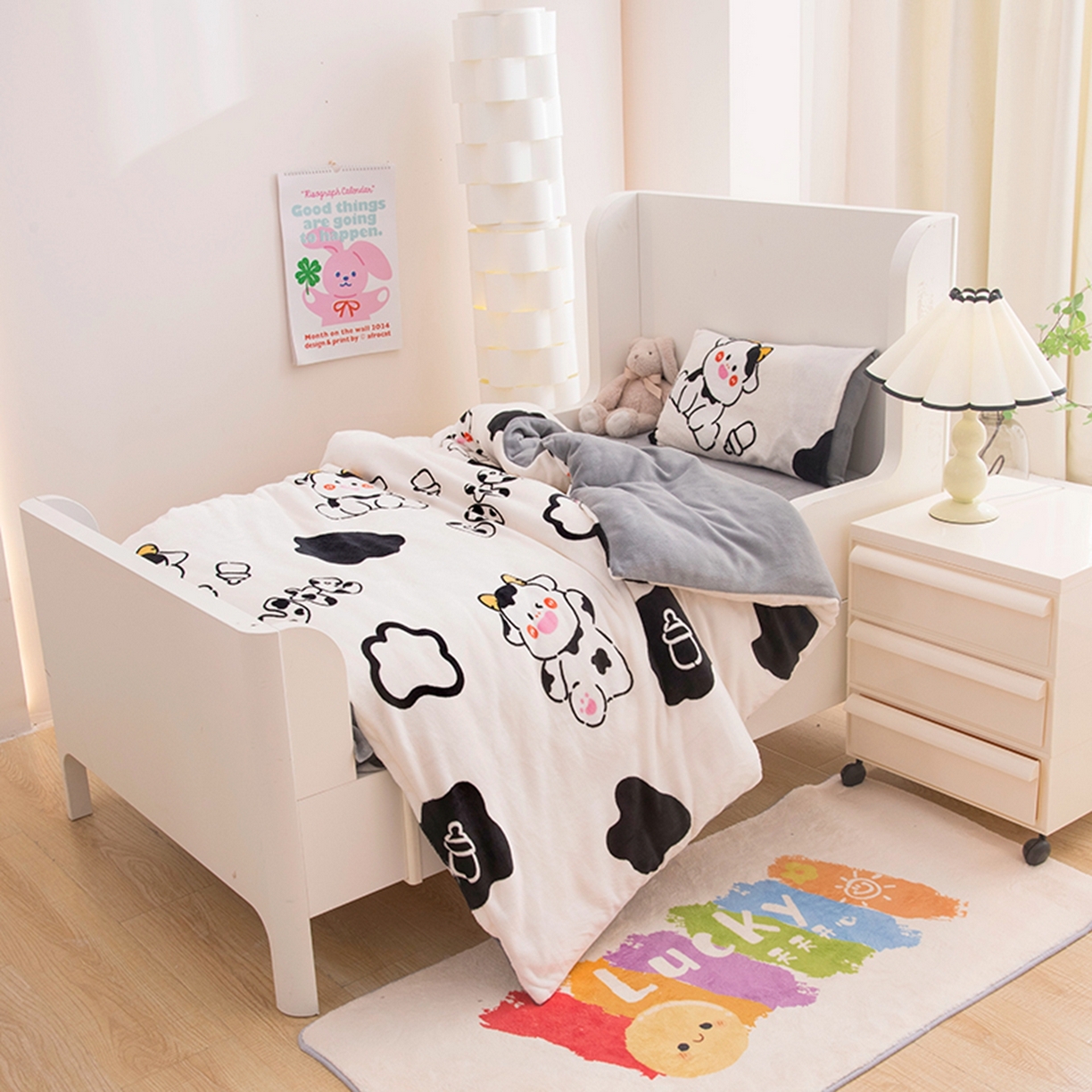 91家纺网 家纺一手货源 找家纺 萌宝家纺 2025新款加厚儿童牛奶绒被套幼儿园保暖三件套 奶牛