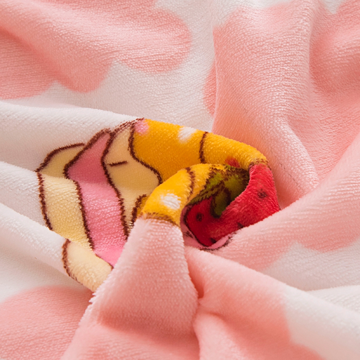 91家纺网 家纺一手货源 找家纺 萌宝家纺 2025新款加厚儿童牛奶绒被套幼儿园保暖三件套 蛋糕兔子