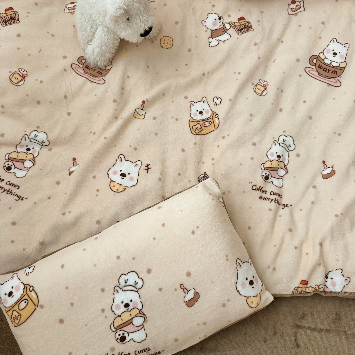 91家纺网 家纺一手货源 找家纺 萌宝家纺 2025新款加厚儿童牛奶绒被套幼儿园保暖三件套 小熊奶咖