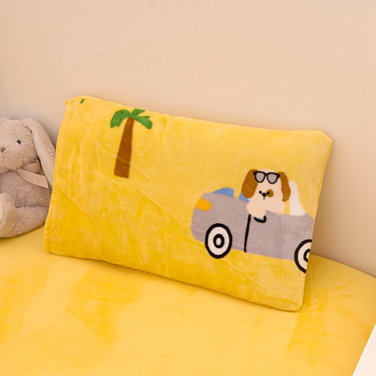 91家纺网 家纺一手货源 找家纺 萌宝家纺 2025新款加厚儿童牛奶绒被套幼儿园保暖三件套 汽车-黄