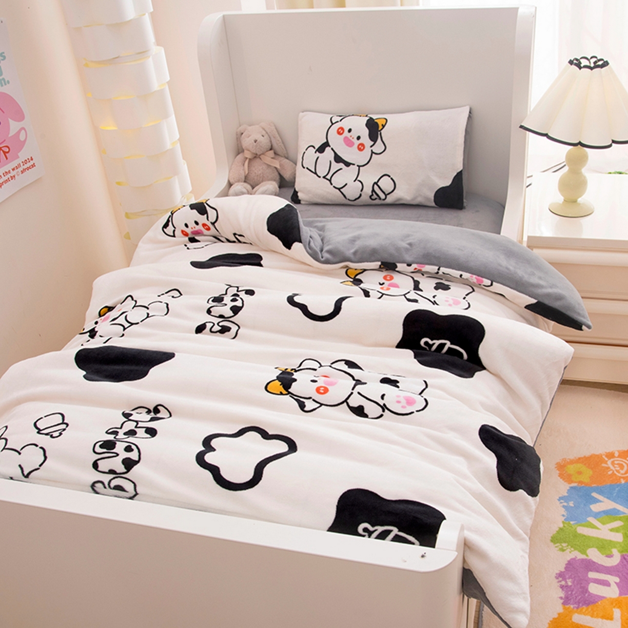 91家纺网 家纺一手货源 找家纺 萌宝家纺 2025新款加厚儿童牛奶绒被套幼儿园保暖三件套 奶牛