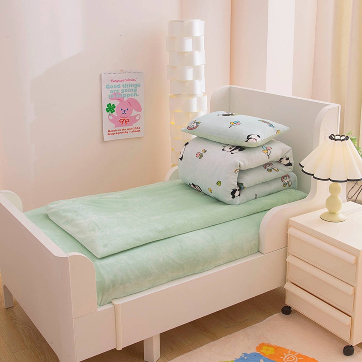 91家纺网 家纺一手货源 找家纺 萌宝家纺 2025新款加厚儿童牛奶绒被套幼儿园保暖三件套 小熊猫