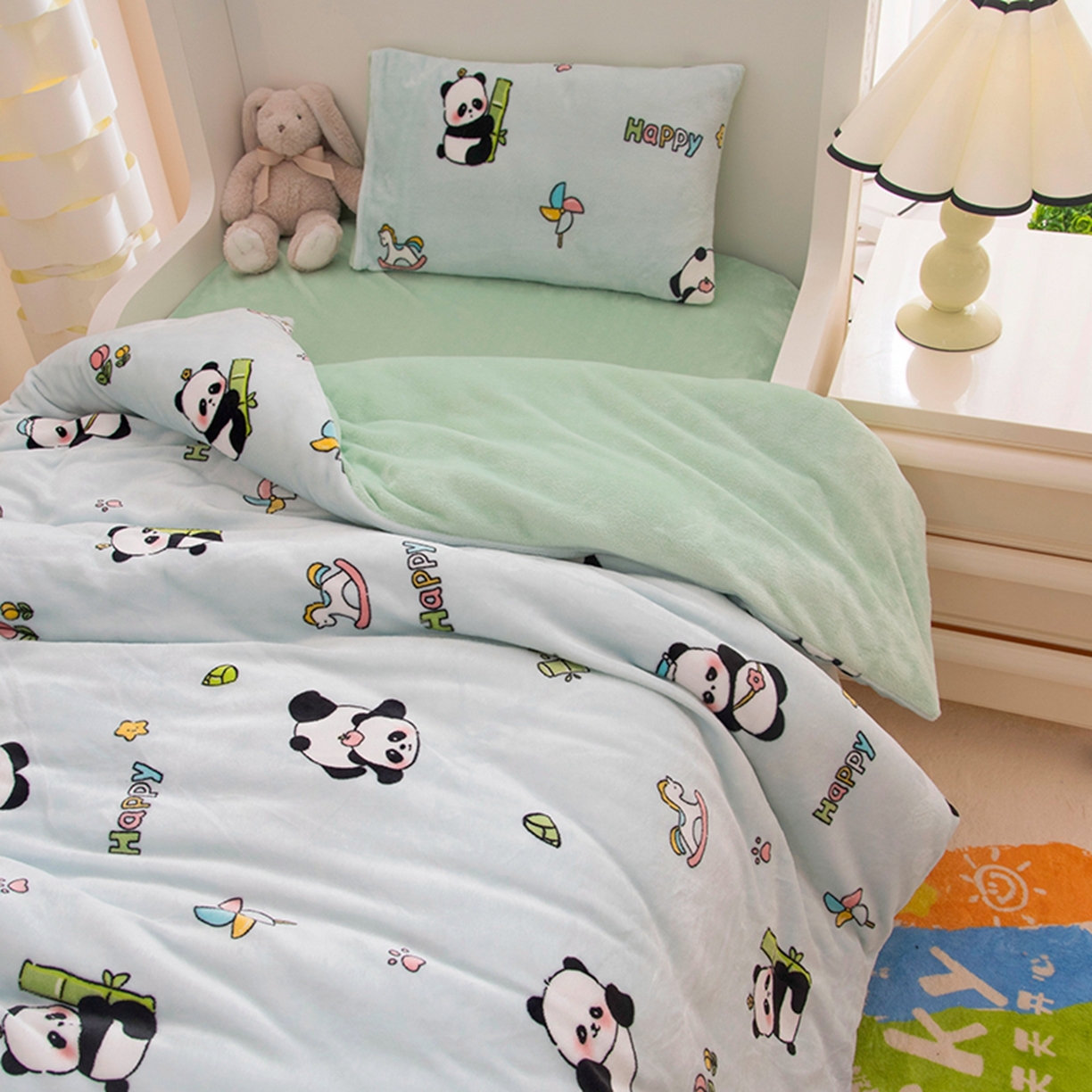 91家纺网 家纺一手货源 找家纺 萌宝家纺 2025新款加厚儿童牛奶绒被套幼儿园保暖三件套 小熊猫