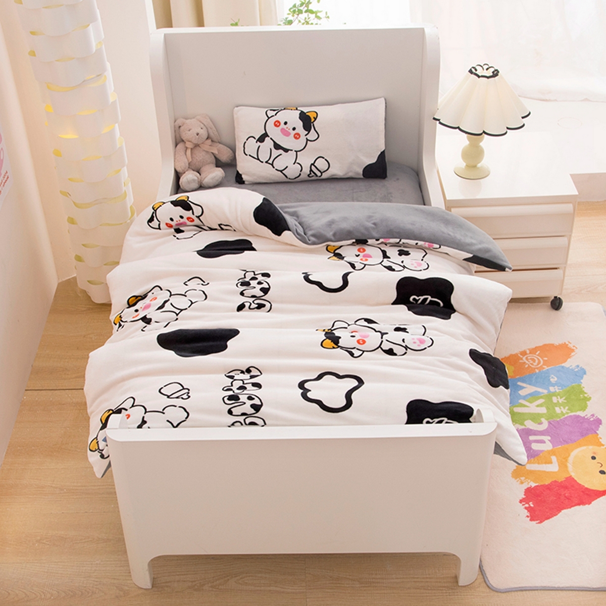 91家纺网 家纺一手货源 找家纺 萌宝家纺 2025新款加厚儿童牛奶绒被套幼儿园保暖三件套 奶牛